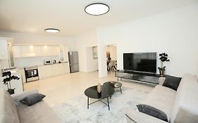 City Center Luxury Apartment In Netanya